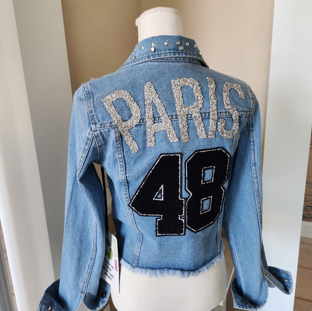 NWT ❗️ Paris 48 sparkle sign with rhinestones accents on the collar and pocket